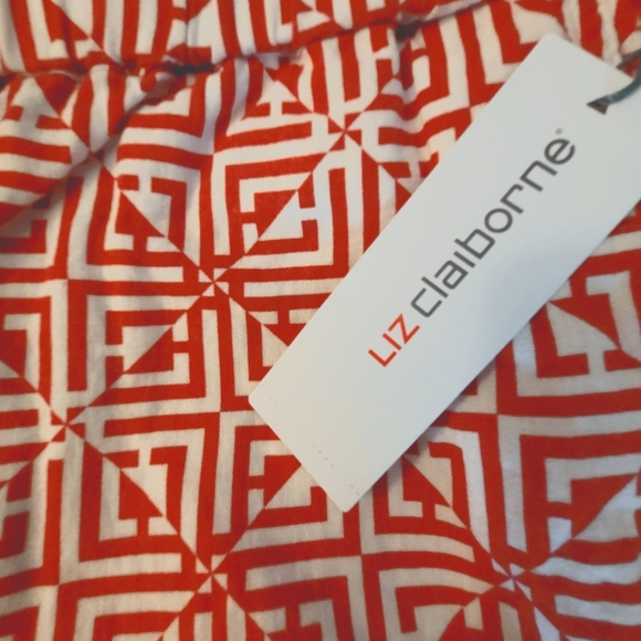 Liz Claiborne New High Waist Flat Front Geometric Red White Shorts, M - Picture 5 of 6